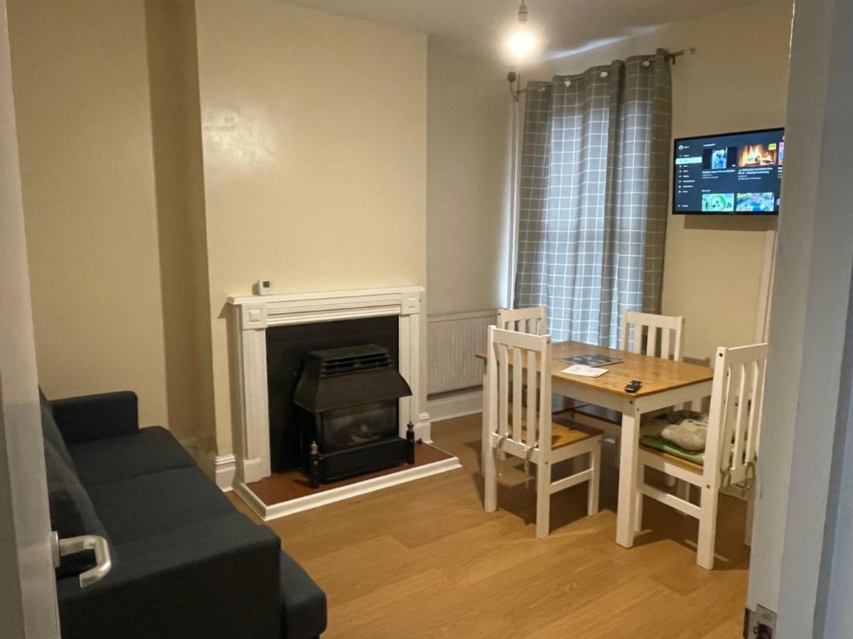 Rooms In A Victorian Comfortable 4-Bedroom House In Milton Keynes Rooms Not En-Suites Wolverton  Dış mekan fotoğraf